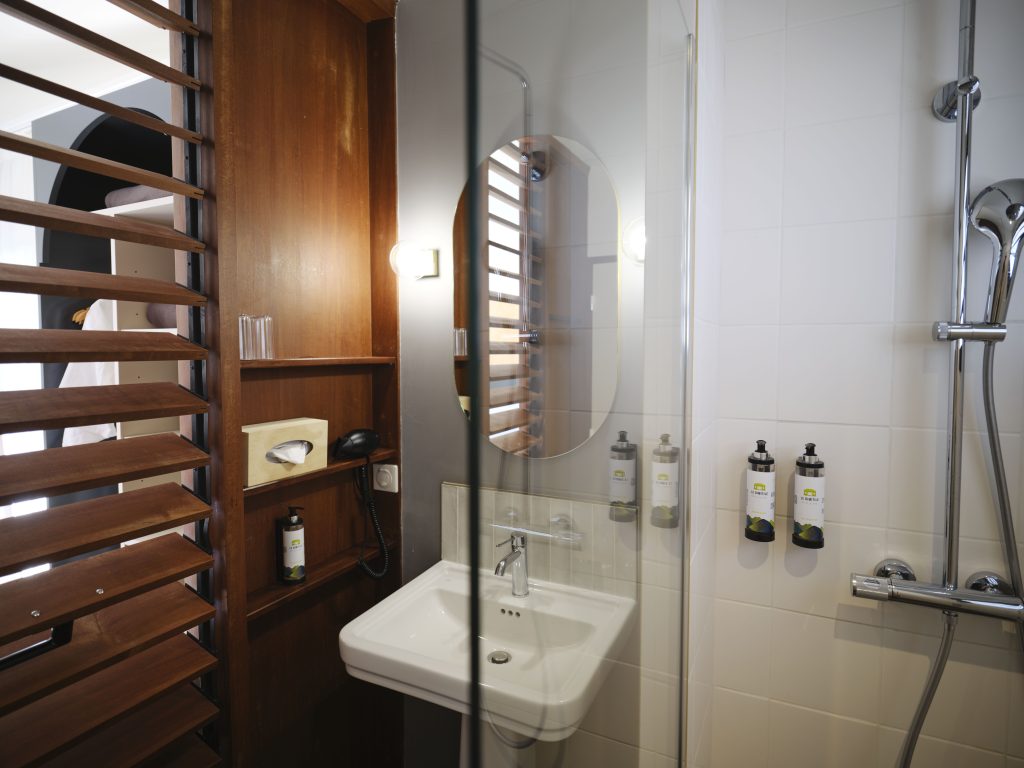 Salle de bain chambre pano